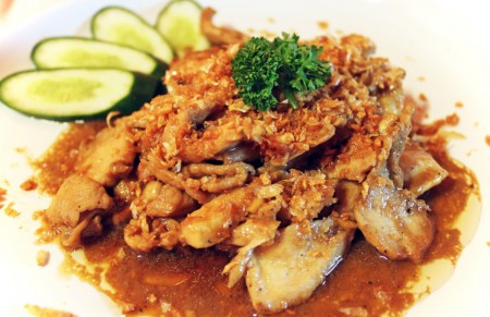 Fried chicken/pork with garlic .... 100 B